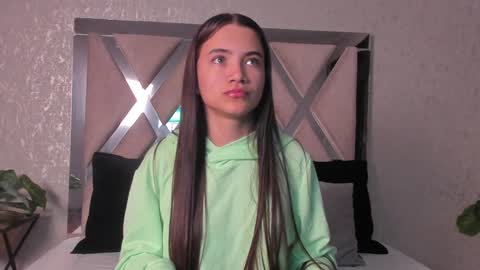 Snapshot of aitana_baker_ chatting on February 8, 12:28 pm little aitana  online show from February 8, 12:28 pm