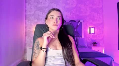 Snapshot of aitana_baker_ chatting on October 9, 4:49 am little aitana  online show from October 9, 4:49 am