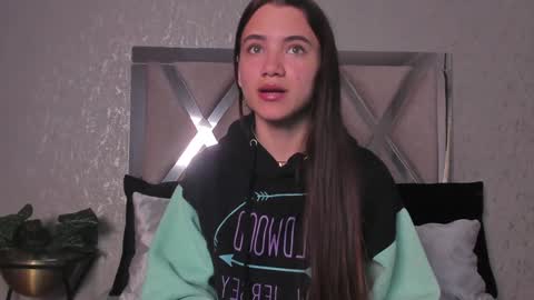 Snapshot of aitana_baker_ chatting on February 6, 12:04 pm little aitana  online show from February 6, 12:04 pm