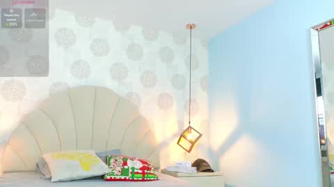 AIXA online show from December 17, 8:24 pm