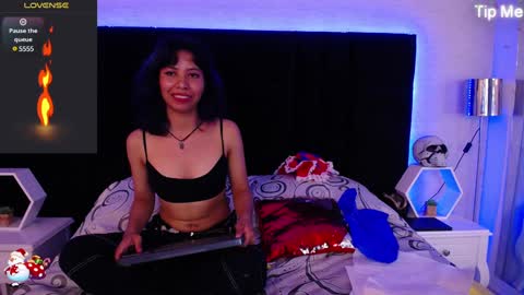 A K A N E  U W U online show from December 15, 10:48 pm