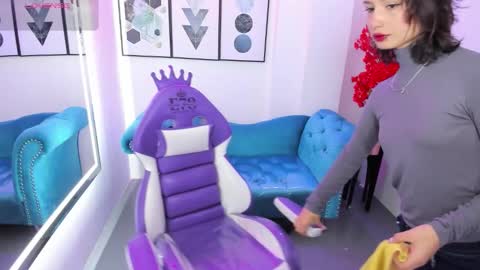 Azaka  online show from October 14, 12:41 pm