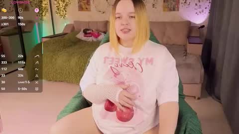 Aki online show from October 20, 1:14 pm