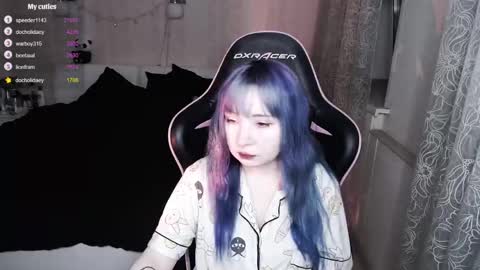 akirahartyx online show from March 27, 4:40 pm