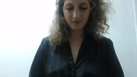akyragrace online show from May 12, 9:10 pm