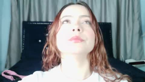 Snapshot of alaiia_moon chatting on October 22, 9:14 am Alaia online show from October 22, 9:14 am