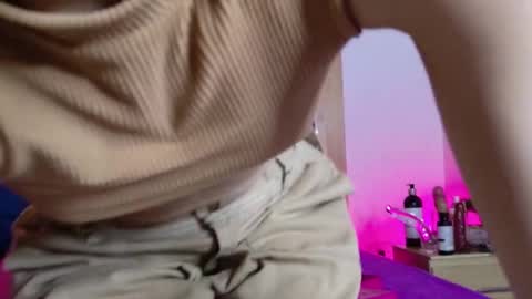 alana  online show from December 3, 3:09 am