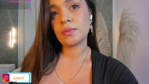 M E L I online show from May 4, 7:17 pm