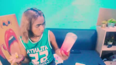 alanadelray online show from January 11, 6:45 am