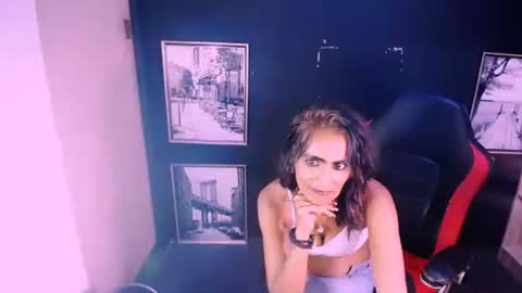 alanadelray online show from November 19, 10:15 am