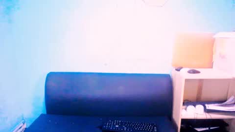 alanadelray online show from March 5, 7:05 am