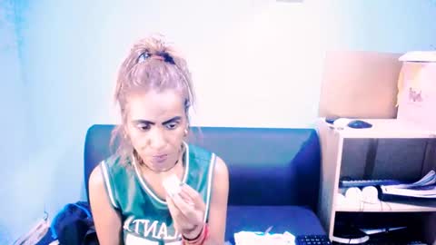 alanadelray online show from March 3, 6:31 am