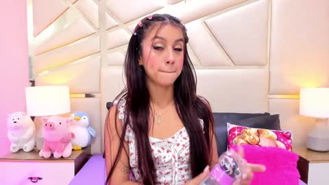 Snapshot of alanajones1 chatting on December 12, 11:50 am alana online show from December 12, 11:50 am