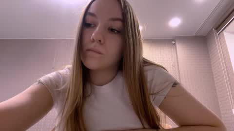 Bella online show from April 24, 4:21 pm