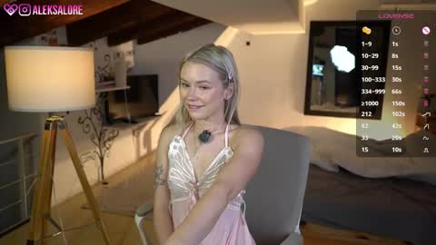 Snapshot of aleksalore chatting on October 24, 3:46 am Lexi online show from October 24, 3:46 am