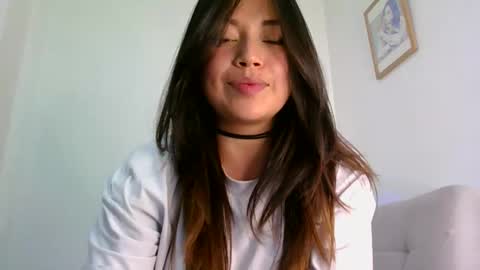 QUEEN OFF MILk  IM BACK  15 NOV online show from March 6, 7:20 pm