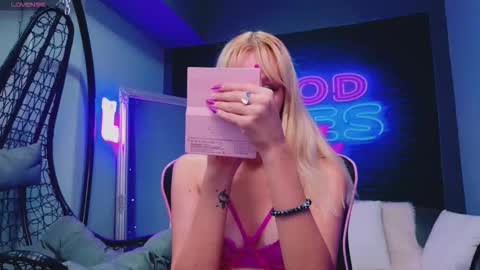 alessiacroft online show from September 11, 4:35 am