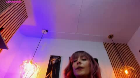 Aleszia online show from November 6, 8:59 pm