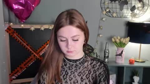 Snapshot of alettablacck chatting on October 22, 1:21 am alettablacck online show from October 22, 1:21 am