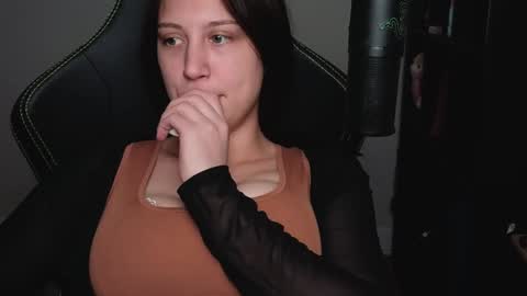 dont be afraid to click social media link its  working  just click on that  online show from December 12, 9:04 pm