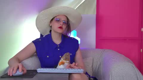 AlexaAvery online show from June 23, 6:33 am