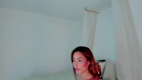 Alexandra Castillo online show from April 18, 5:32 am