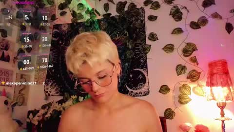 Snapshot of alexiafisher_ chatting on February 12, 8:29 pm Alex online show from February 12, 8:29 pm