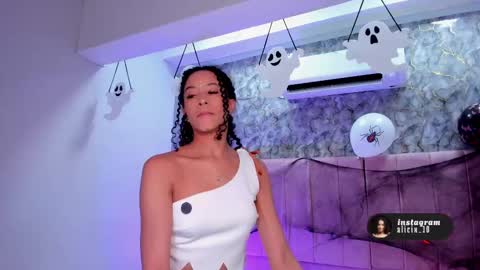 alicia online show from October 31, 10:52 am