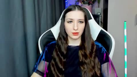 Snapshot of alice_bailey chatting on October 6, 12:33 pm Alice online show from October 6, 12:33 pm