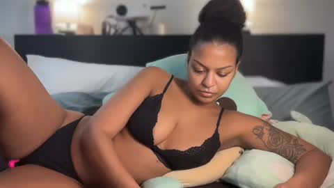 Snapshot of alice_erotica chatting on October 27, 8:58 pm alice erotica online show from October 27, 8:58 pm