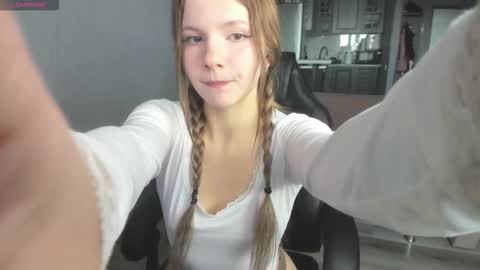 Snapshot of alice_hetfield chatting on October 6, 11:16 am My name is Alice find out about me in the Fansly  online show from October 6, 11:16 am