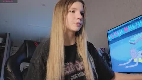 Snapshot of alice_hetfield chatting on October 26, 2:45 pm My name is Alice find out about me in the Fansly  online show from October 26, 2:45 pm