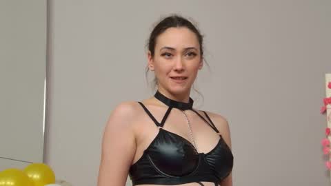 Snapshot of alice_munro chatting on February 22, 9:21 pm AliceMunro online show from February 22, 9:21 pm