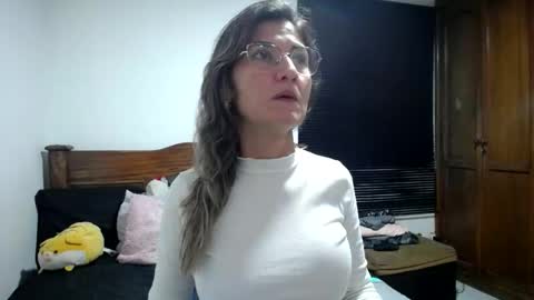 Snapshot of alice_shy29_ chatting on October 24, 9:16 am Alice shy online show from October 24, 9:16 am