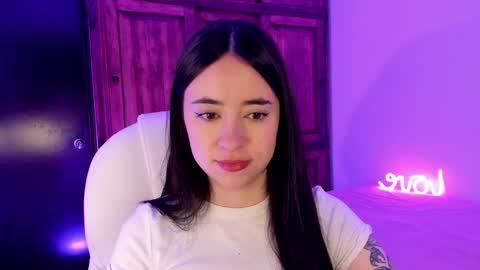 Snapshot of alicee_2 chatting on January 10, 9:23 am Aliceee  ..   97YP9VWGZHrefnav wishlist lists 1 online show from January 10, 9:23 am