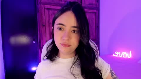 Snapshot of alicee_2 chatting on December 4, 6:06 pm Aliceee  ..   97YP9VWGZHrefnav wishlist lists 1 online show from December 4, 6:06 pm
