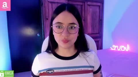 Snapshot of alicee_2 chatting on October 18, 10:07 am Aliceee  ..   97YP9VWGZHrefnav wishlist lists 1 online show from October 18, 10:07 am
