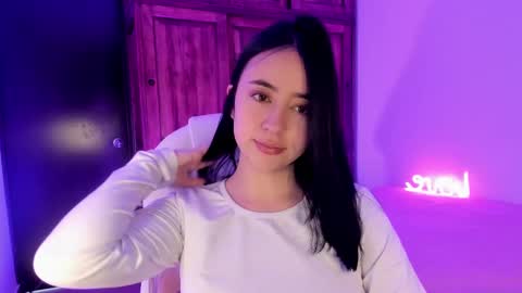 Snapshot of alicee_2 chatting on February 16, 4:10 pm Aliceee  ..   97YP9VWGZHrefnav wishlist lists 1 online show from February 16, 4:10 pm
