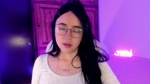 Snapshot of alicee_2 chatting on February 4, 5:12 pm Aliceee  ..   97YP9VWGZHrefnav wishlist lists 1 online show from February 4, 5:12 pm