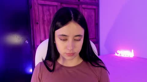 Snapshot of alicee_2 chatting on January 19, 9:13 pm Aliceee  ..   97YP9VWGZHrefnav wishlist lists 1 online show from January 19, 9:13 pm