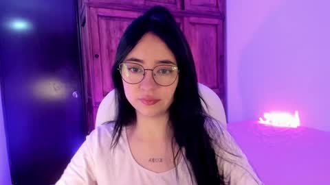 Snapshot of alicee_2 chatting on February 6, 10:25 am Aliceee  ..   97YP9VWGZHrefnav wishlist lists 1 online show from February 6, 10:25 am