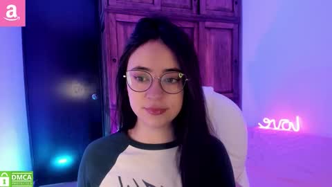 Snapshot of alicee_2 chatting on October 15, 12:08 pm Aliceee  ..   97YP9VWGZHrefnav wishlist lists 1 online show from October 15, 12:08 pm