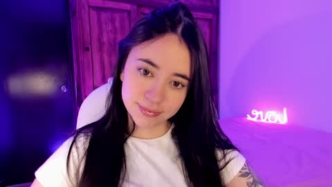 Snapshot of alicee_2 chatting on January 3, 8:22 pm Aliceee  ..   97YP9VWGZHrefnav wishlist lists 1 online show from January 3, 8:22 pm