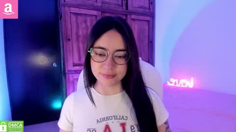 Snapshot of alicee_2 chatting on October 26, 12:11 pm Aliceee  ..   97YP9VWGZHrefnav wishlist lists 1 online show from October 26, 12:11 pm