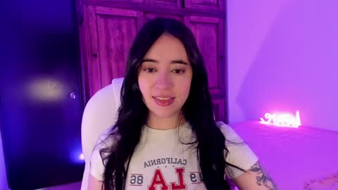 Snapshot of alicee_2 chatting on January 16, 1:04 pm Aliceee  ..   97YP9VWGZHrefnav wishlist lists 1 online show from January 16, 1:04 pm