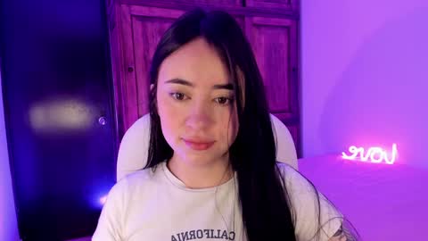 Snapshot of alicee_2 chatting on December 12, 10:13 am Aliceee  ..   97YP9VWGZHrefnav wishlist lists 1 online show from December 12, 10:13 am