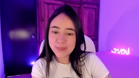 Snapshot of alicee_2 chatting on December 2, 7:14 pm Aliceee  ..   97YP9VWGZHrefnav wishlist lists 1 online show from December 2, 7:14 pm