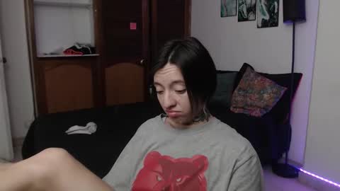 Snapshot of alicee_logan_ chatting on October 23, 2:50 am alicee_logan_ online show from October 23, 2:50 am