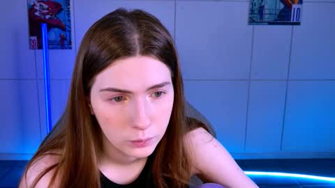 Snapshot of aliceinredsquare_ chatting on October 23, 5:13 am Alice online show from October 23, 5:13 am