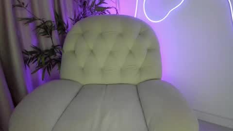 AliceLevine online show from March 10, 5:11 am